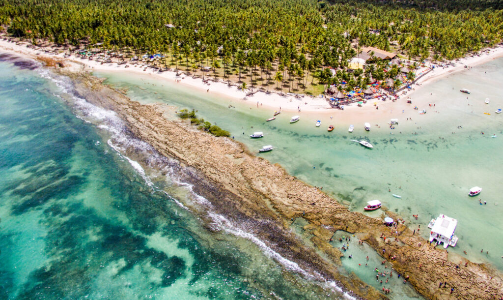 praia dos carneiros vista de cima helicoptero